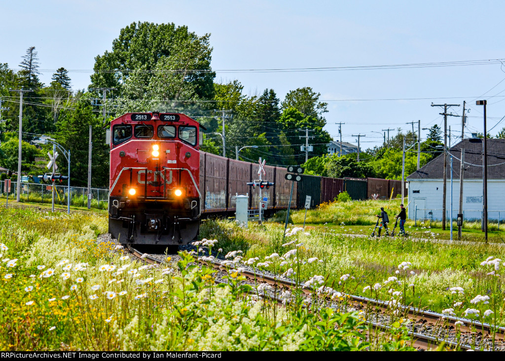 CN 2513 leads 402 at MP124.5